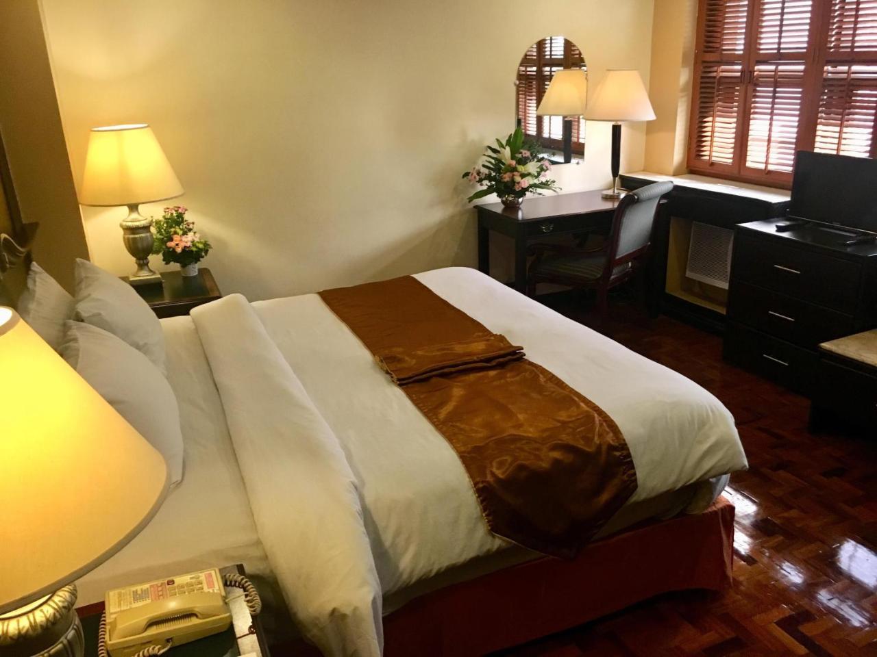 Lourdes Suites Makati City Exterior photo